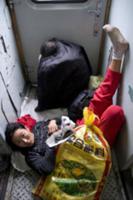 Поезд для сезонных рабочих, едущих на уборку хлопк