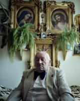 На фото: Krzysztof Zielinski, 71 год. Иллюзионист 