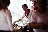 Romania / Negreni / 2014 / Chef preparing the trad
