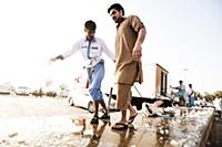 United Arab Emirates / Dubai / 2014 / Workers pull
