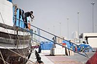 United Arab Emirates / Dubai / 2014 /  Ship worker