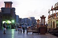 United Arab Emirates / Dubai / 2014 / A couple che