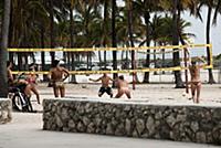USA / Florida / Miami / 2009 / Crowds plays beach 