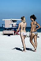 USA / Florida / Miami / 2009 / Girls on the beach 