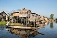 MYANMAR / Shan State / Inle Lake / Nampan / On the