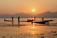 MYANMAR / Shan State / Inle Lake / Sunset at the I