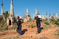MYANMAR / Shan State / Inle Lake / Indein / Women 