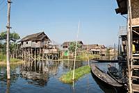 MYANMAR / Shan State / Inle Lake / Nampan / On the