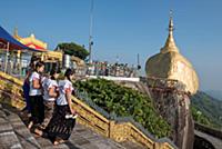MYANMAR / Mon State / 2015 / The Golden Rock (Kyai