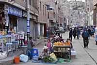 PERU / Puno / Street vendor selling fruits

© Ol