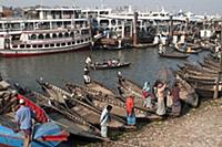 BANGLADESH / Dhaka / 27.10.2009 / Sadarghat port. 
