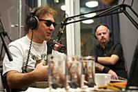 Солист рок-группы «Крематорий» Армен Григорян пози