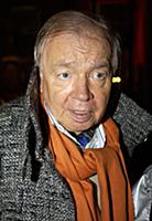 Поэт и писатель Андрей Вознесенский в театре Ленко