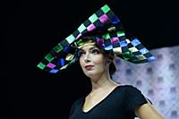 Модный показ. Международная выставка головных убор