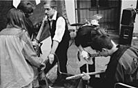 Черно-белые фотографии уличного концерта. Россия, 