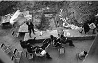 Черно-белые фотографии уличного концерта. Россия, 