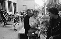 Черно-белые фотографии уличного концерта. Россия, 