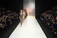 Показ коллекции Юлии Далакян. Mercedes-Benz Fashio