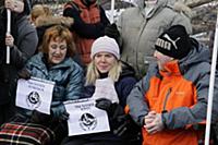 Митингующие. 2 ноября на Суворовской площади состо