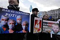 Митингующие. 2 ноября на Суворовской площади состо
