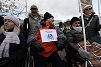 Митингующие. 2 ноября на Суворовской площади состо