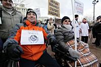 Митингующие. 2 ноября на Суворовской площади состо