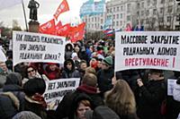Митингующие. 2 ноября на Суворовской площади состо