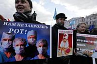 Митингующие. 2 ноября на Суворовской площади состо