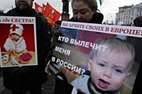 Митингующие. 2 ноября на Суворовской площади состо