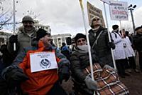 Митингующие. 2 ноября на Суворовской площади состо