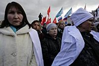 Митингующие. 2 ноября на Суворовской площади состо