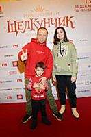 DJ Грув с семьей. Премьера шоу «Иммерсивный Щелкун