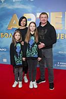Владимир Сычев с семьей. Премьера фильма «Артек. Б