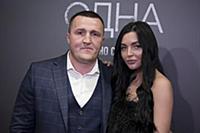 Денис Лебедев с супругой. Премьера фильма «Одна». 