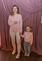 Анна Цуканова-Котт с дочерью Леей. Премия «Family 