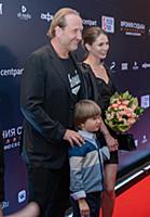 Марюс Вайсберг, Наталья Бардо с сыном. Премьера фи
