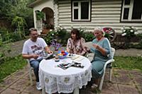 Павел Шувалов, Лариса Лужина, Алена Рыбникова. Дач