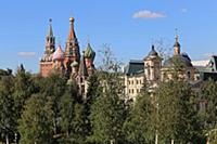 Вид на Кремль. Природно-ландшафтный парк «Зарядье»