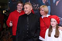Олег Кассин с семьей. Премьера фильма «Красная шап