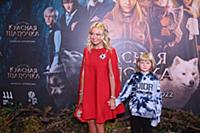 Яна Рудковская с сыном Сашей. Премьера фильма «Кра