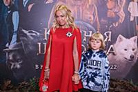 Яна Рудковская с сыном Сашей. Премьера фильма «Кра