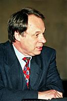 Советский и российский журналист Олег Попцов.