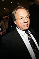 Советский и российский журналист Олег Попцов.