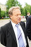 Советский и российский журналист Олег Попцов.