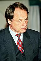 Советский и российский журналист Олег Попцов.