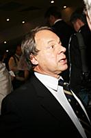 Советский и российский журналист Олег Попцов.