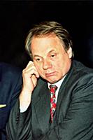 Советский и российский журналист Олег Попцов.