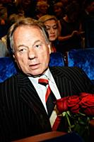 Советский и российский журналист Олег Попцов.