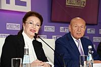 Лейла Адамян, Геннадий Сухих. Круглый стол «Повыше