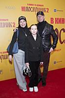 Аркадий Укупник с семьей. Премьера фильма «Непослу